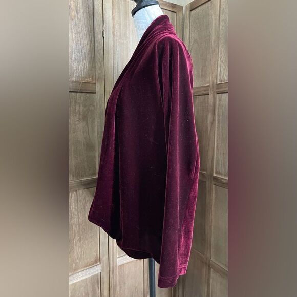 Burgundy Velvet Jacket. - Picture 2 of 4